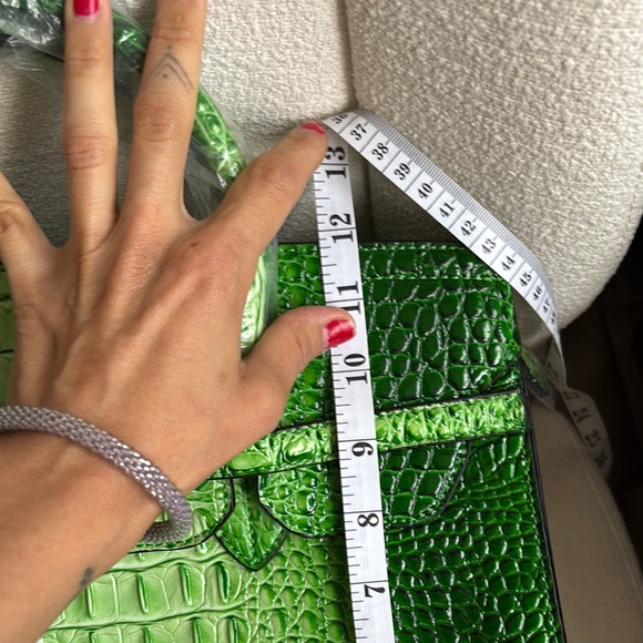 Trendy Boutique Green Satchel with Crocodile Embossed Finish - Picture 8 of 8